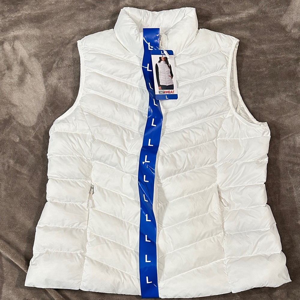 🔥 New! 32 Heat White Puffer Vest (L) 🆕